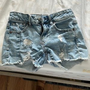 American eagle shorts size 2. Could fit between 0-2 honestly and very good cond